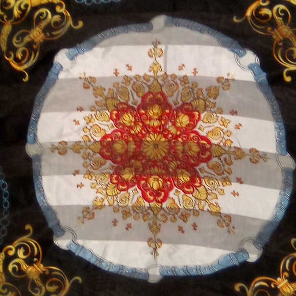 Beautiful Oversized High Quality Vintage Scarf - Picture 9 of 11